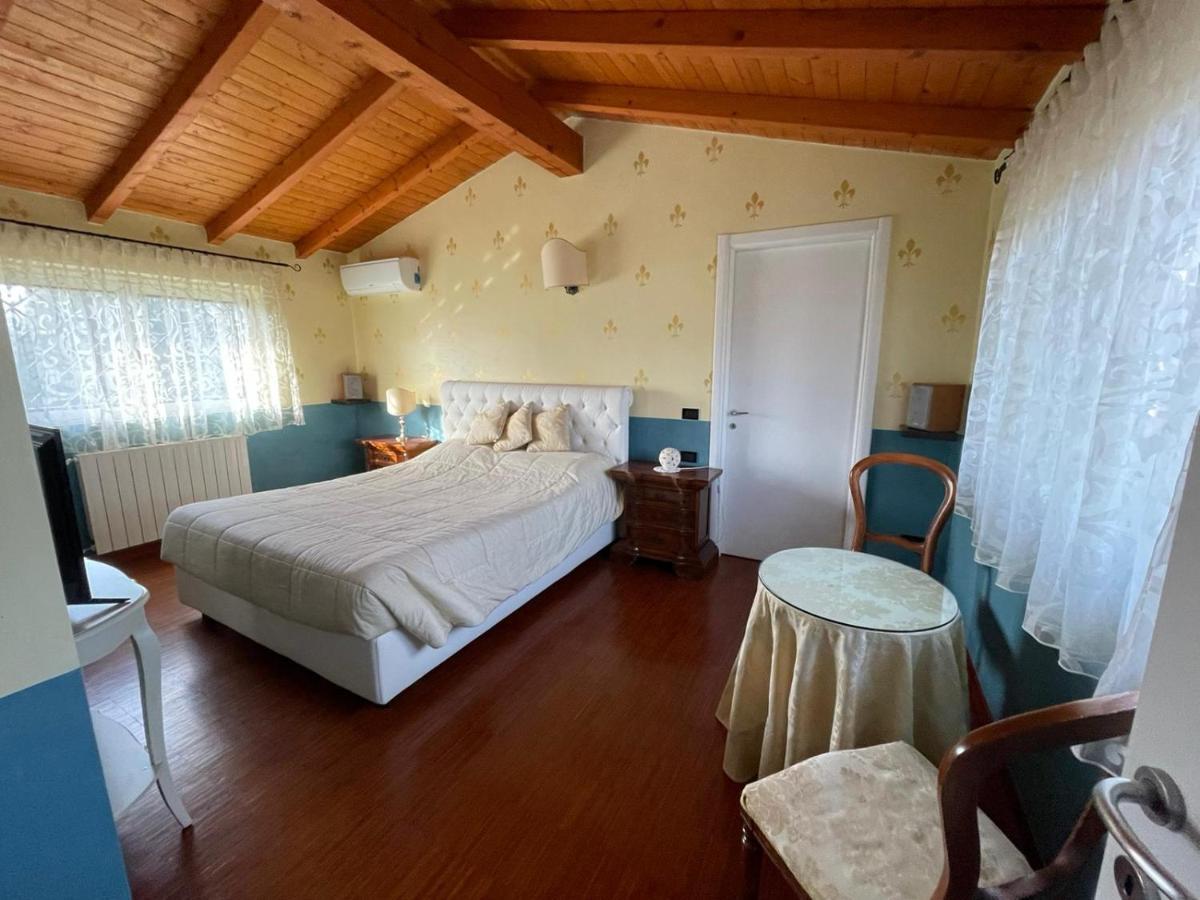 Lussuosa Villa Vicino Alla Stazione Caronno Pertusella Eksteriør billede