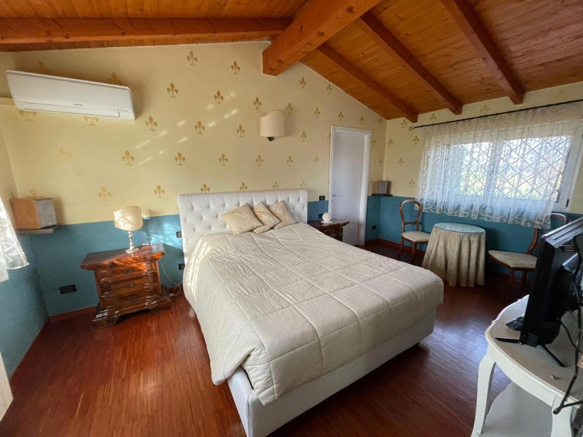 Lussuosa Villa Vicino Alla Stazione Caronno Pertusella Eksteriør billede