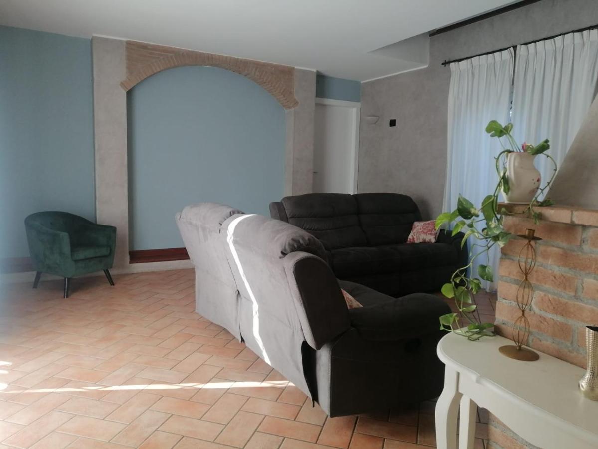 Lussuosa Villa Vicino Alla Stazione Caronno Pertusella Eksteriør billede