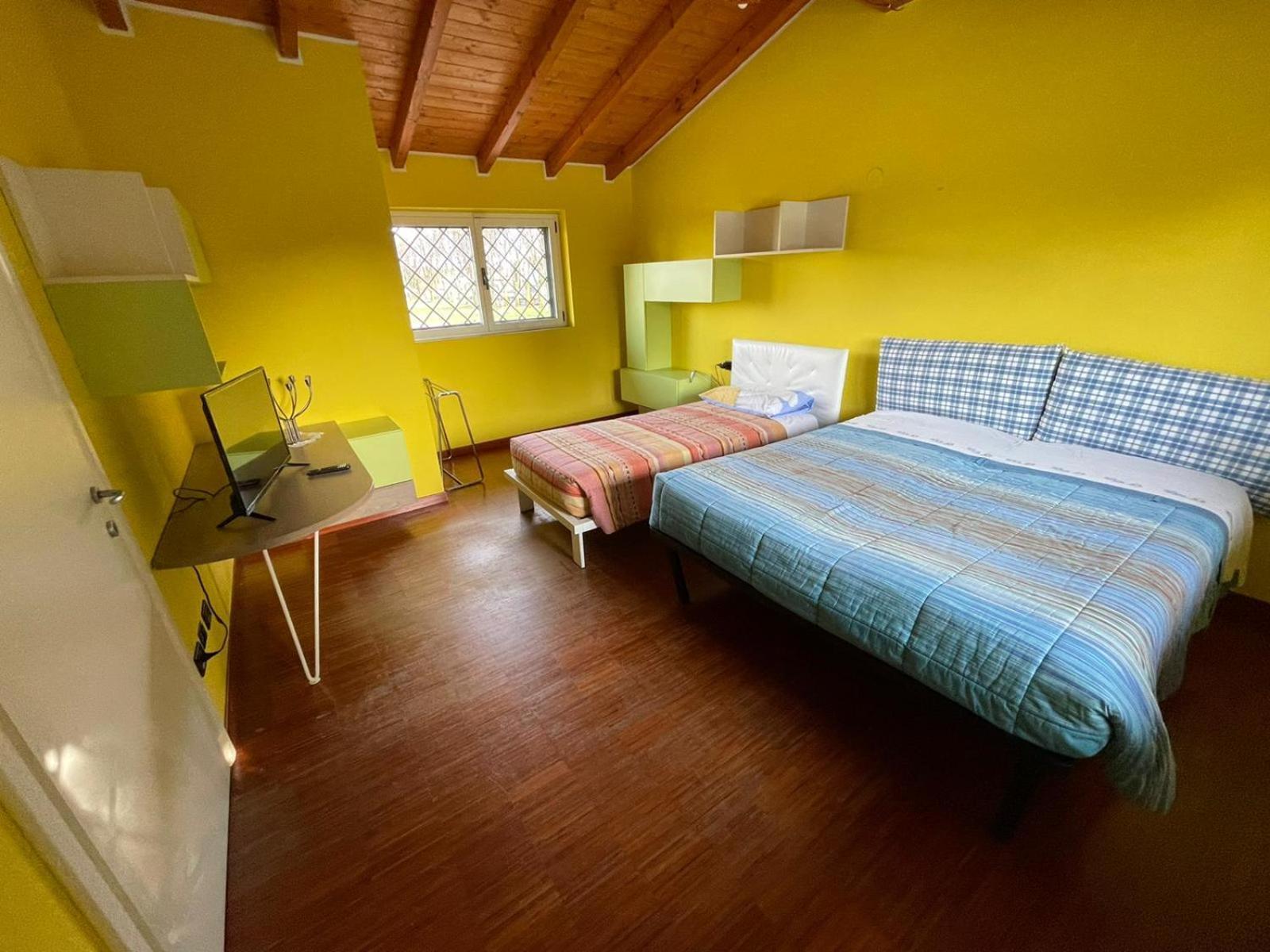 Lussuosa Villa Vicino Alla Stazione Caronno Pertusella Eksteriør billede